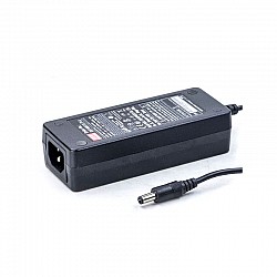 GST40A15-P1J MEANWELL 40W 15VDC 2.67A 115/230VACAC-DCAdaptador industrialVerde confiable