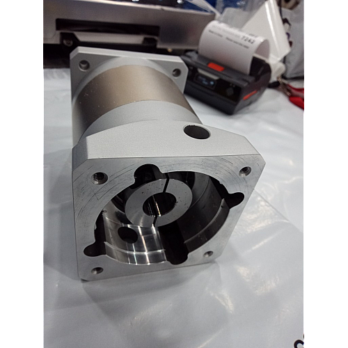 Usado - Caja de cambios serie EG, relación, 20:1, contragolpe de 20arc-min para eje de 12,7mm, Motor paso a paso Nema 34 - EG34-G20-D13-USED | StepperOnline